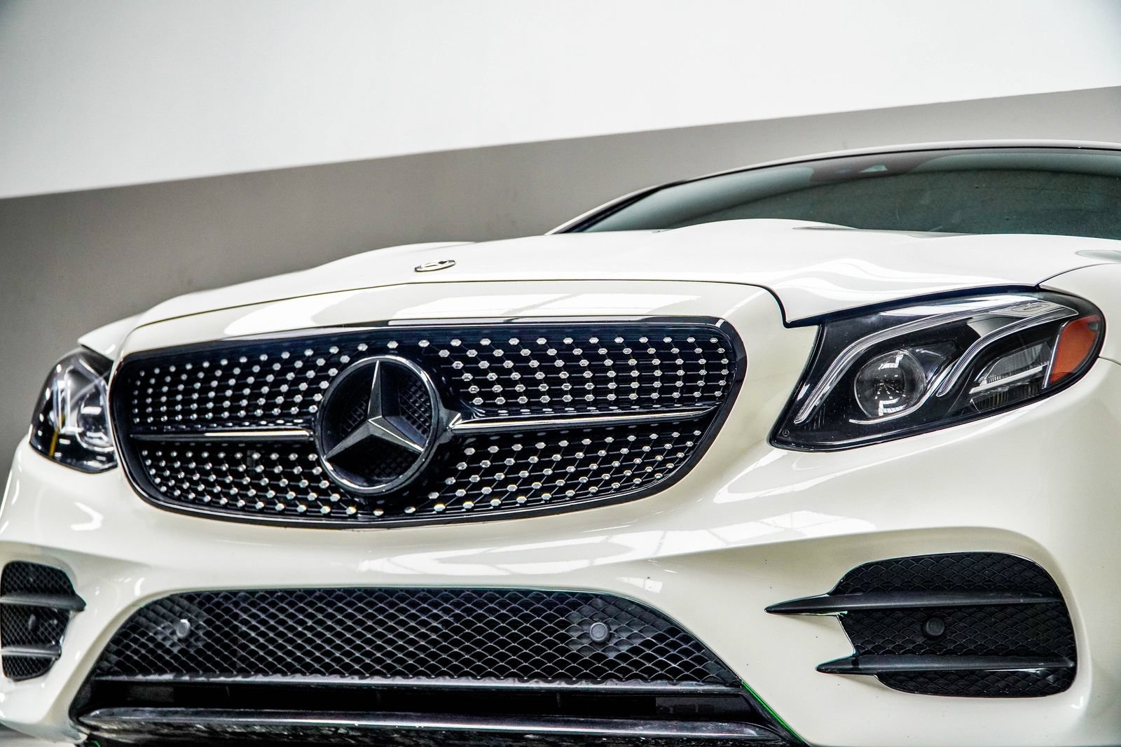 Used 2018 Mercedes-Benz E 400 4MATIC Coupe w/ Premium 2 Package image 2