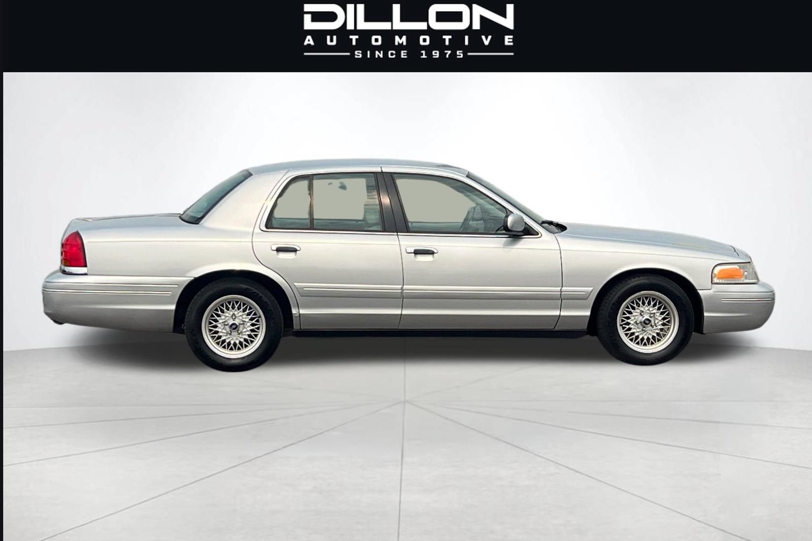 Used 2002 Ford Crown Victoria LX RWD image 3