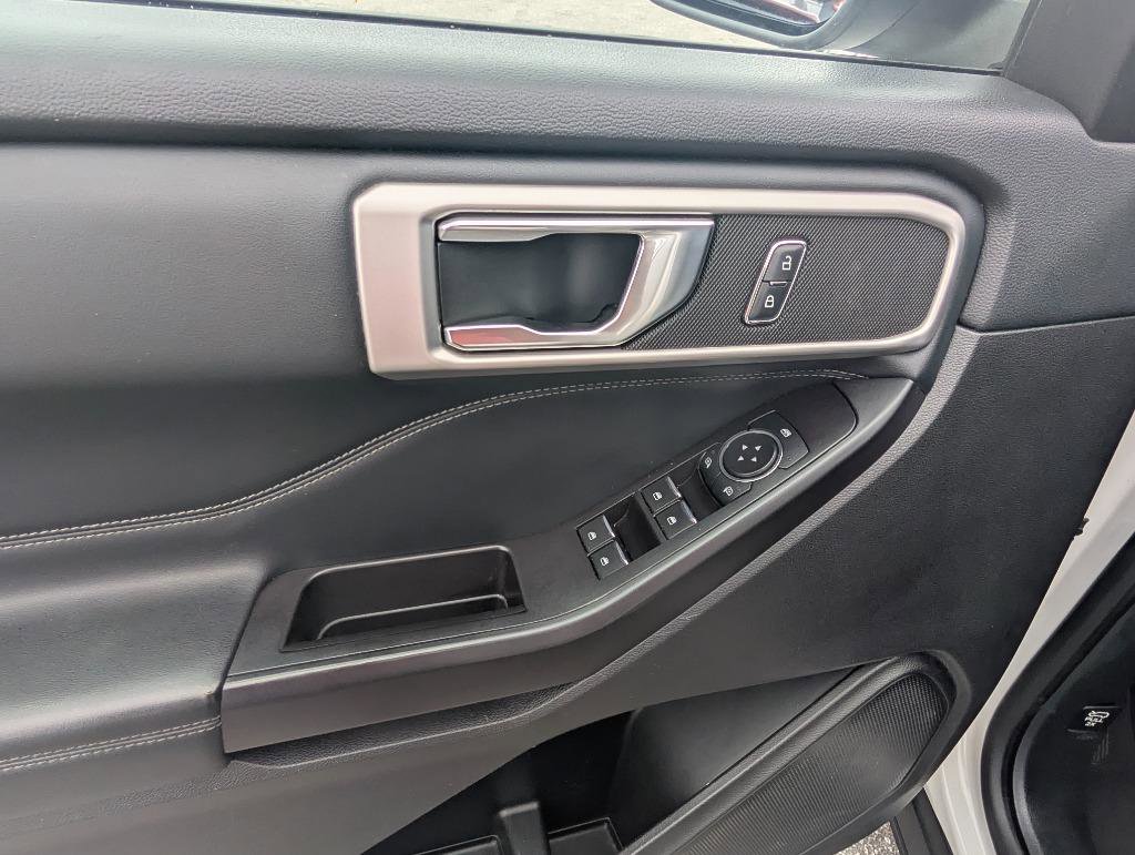 Used 2020 Ford Explorer XLT w/ Equipment Group 202A AWD/4WD image 18