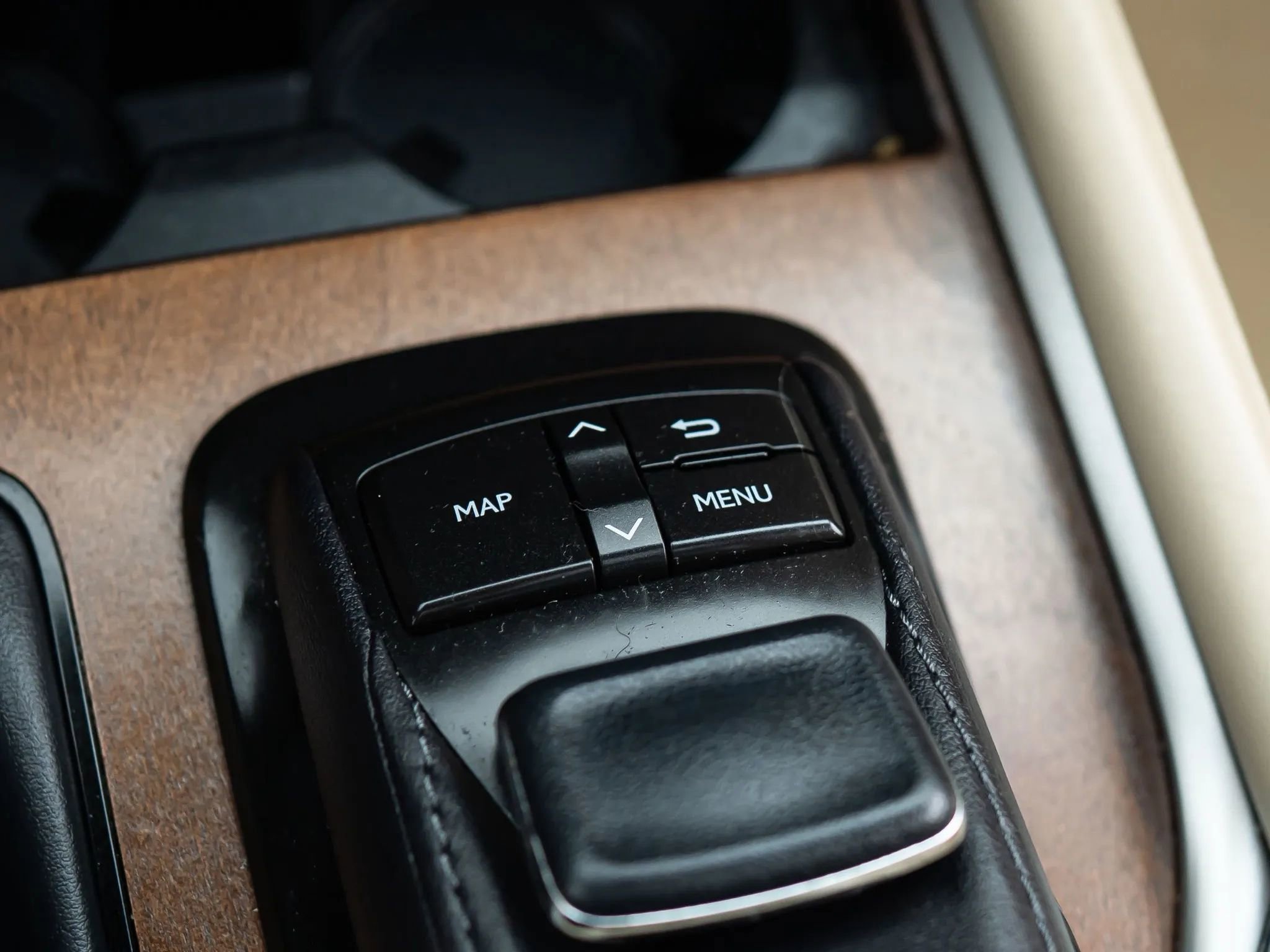 Used 2017 Lexus LX 570 4WD w/ Luxury Package image 35