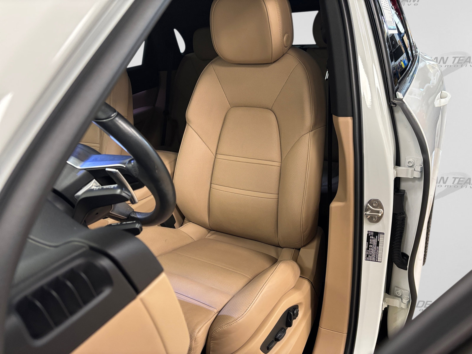 Used 2023 Porsche Cayenne Platinum Edition AWD/4WD image 35