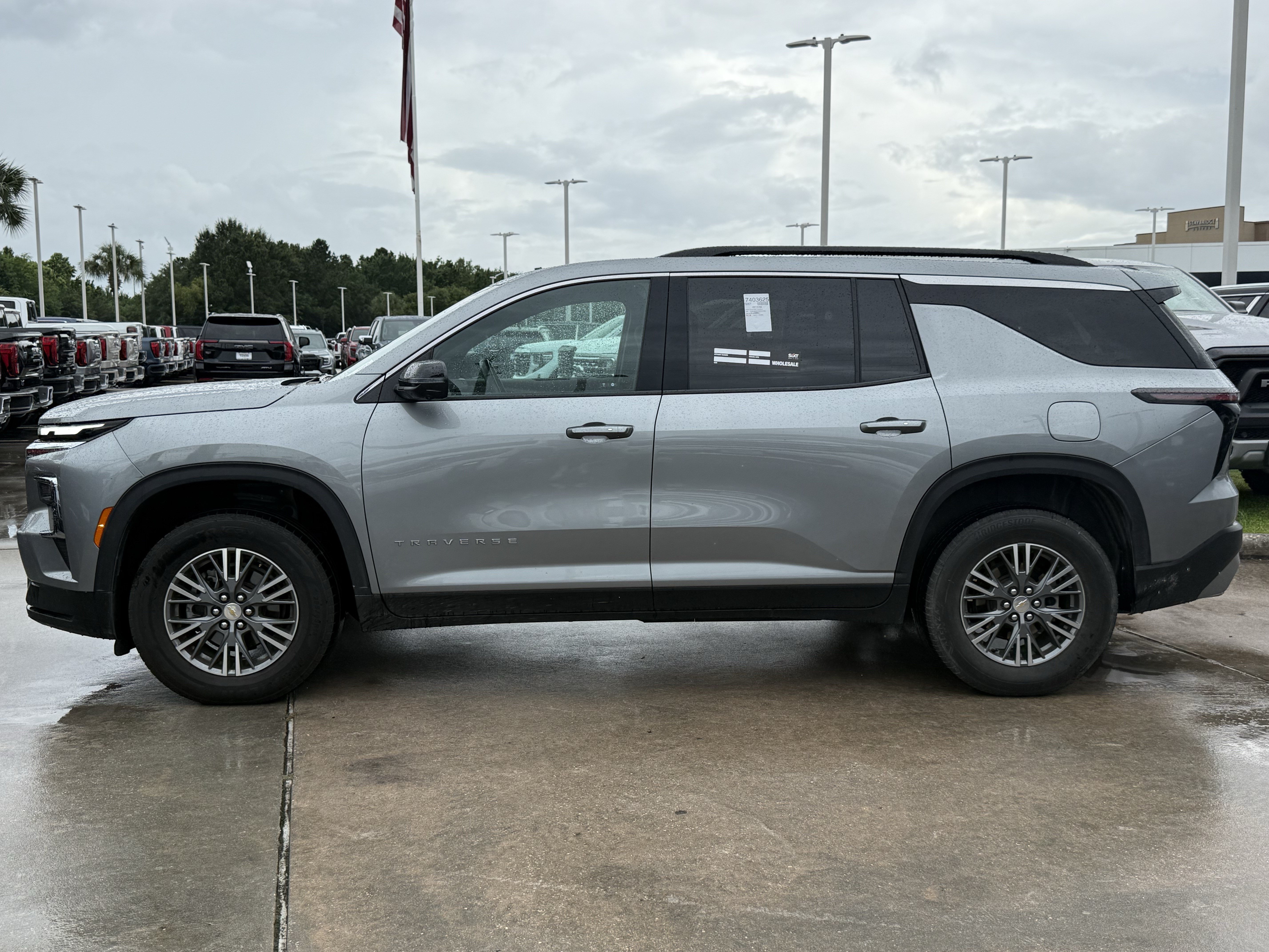 Used 2024 Chevrolet Traverse LT FWD image 8