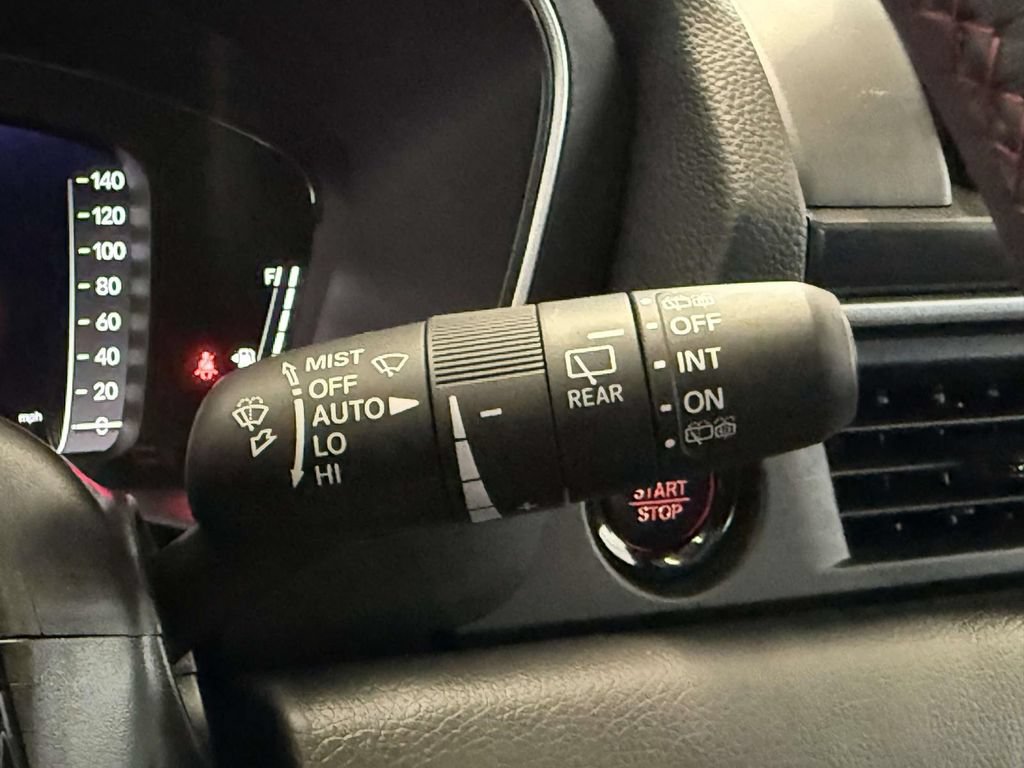 Used 2025 Honda Pilot Black Edition image 32