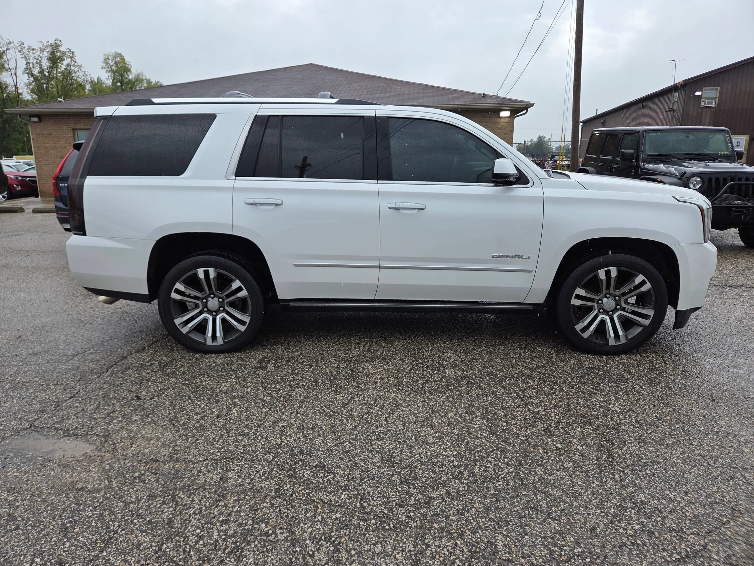 Used 2017 GMC Yukon Denali w/ Open Road Package AWD/4WD image 4
