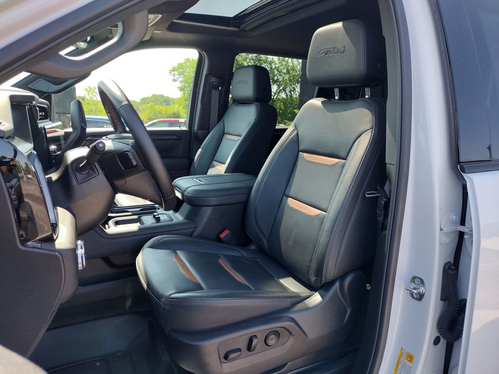 Used 2025 GMC Sierra 2500 AT4 w/ AT4 Premium Plus Package AWD/4WD image 2