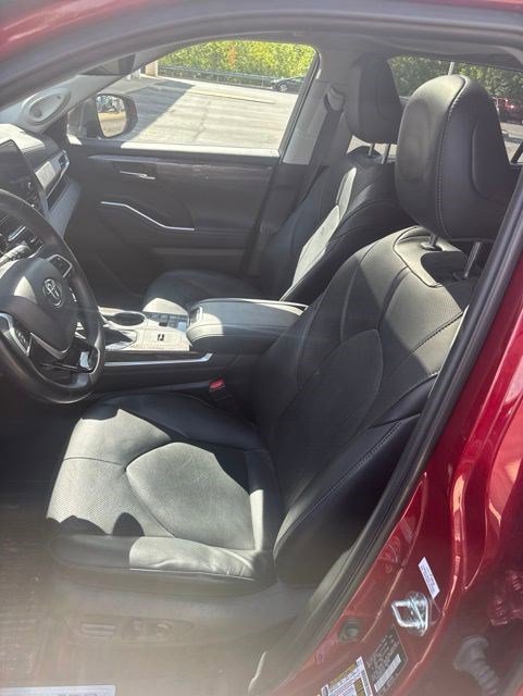 Used 2023 Toyota Highlander Limited AWD/4WD image 11