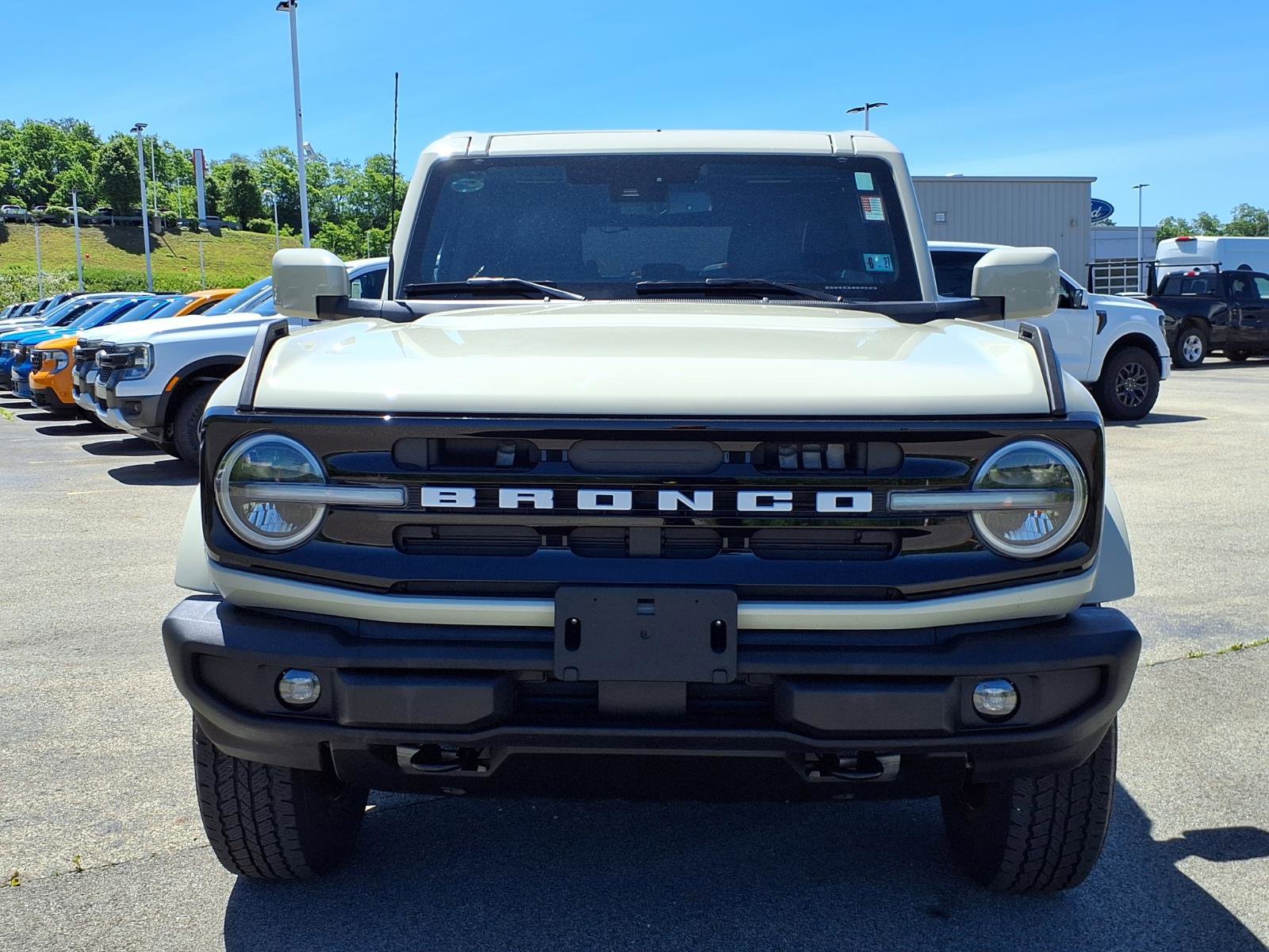 Certified 2025 Ford Bronco Outer Banks AWD/4WD image 2