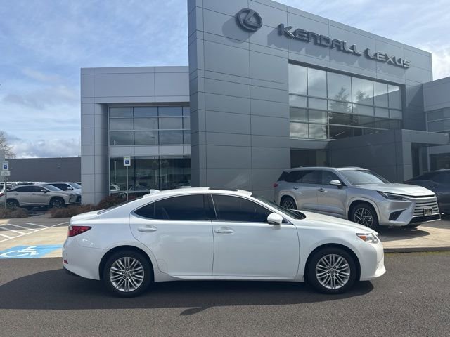 Used 2015 Lexus ES 350 w/ Premium Package FWD image 2
