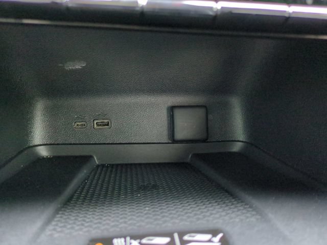 Used 2024 Chevrolet Traverse RS FWD image 28