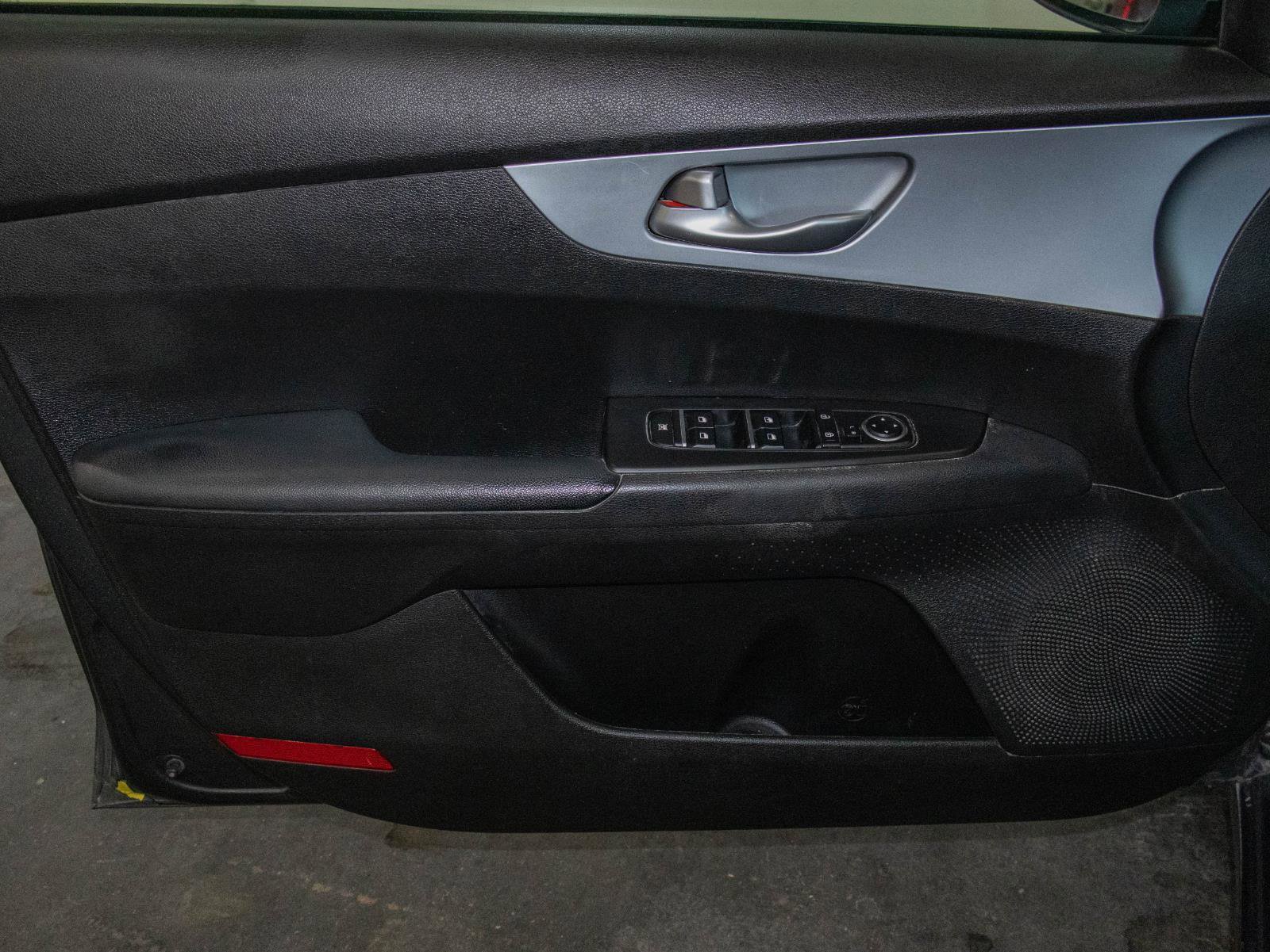 Used 2023 Kia Forte LXS image 10