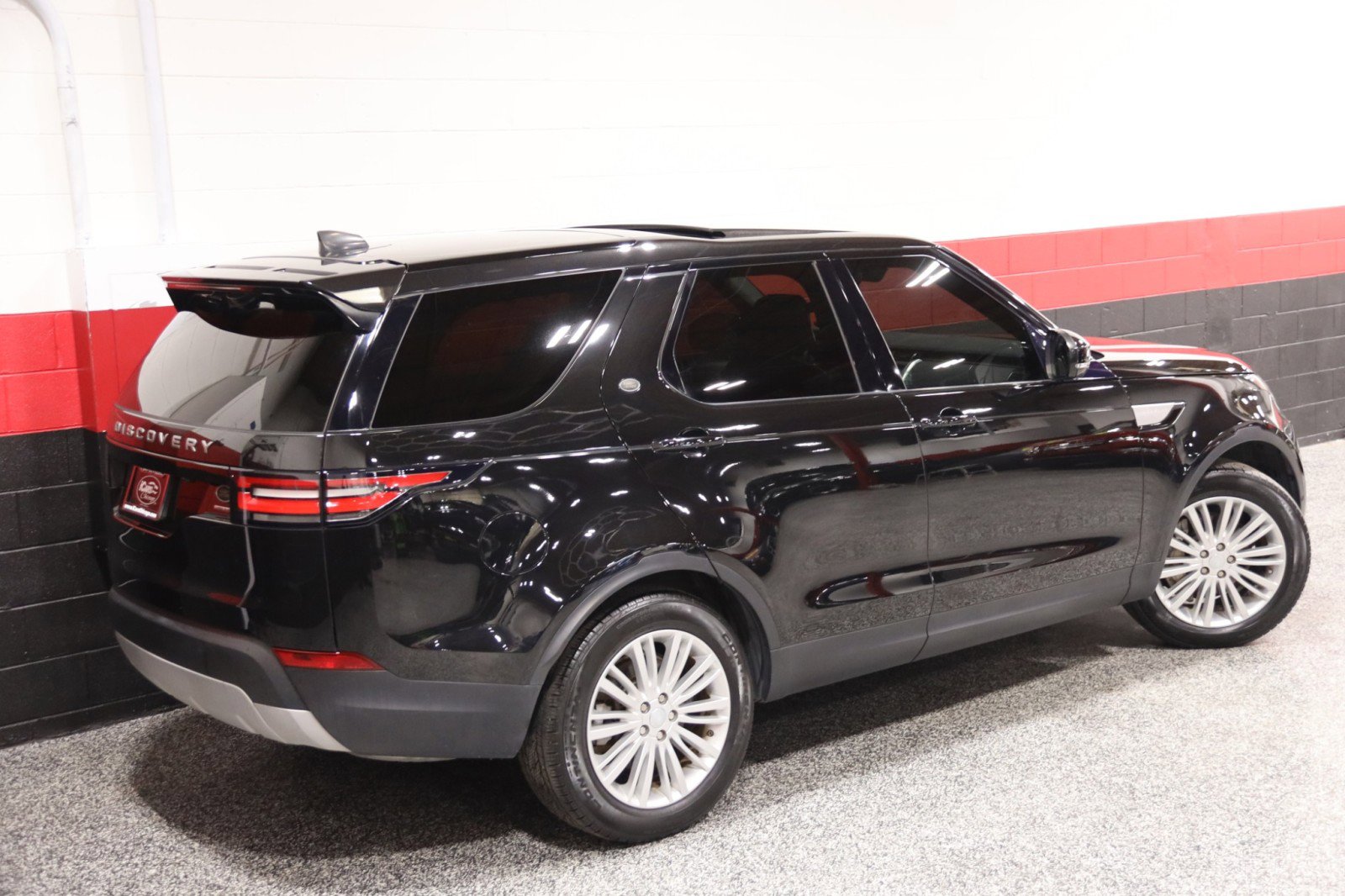 Used 2020 Land Rover Discovery HSE image 9