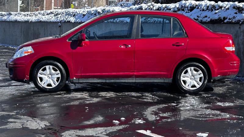 Used 2011 Nissan Versa 1.8 S image 2