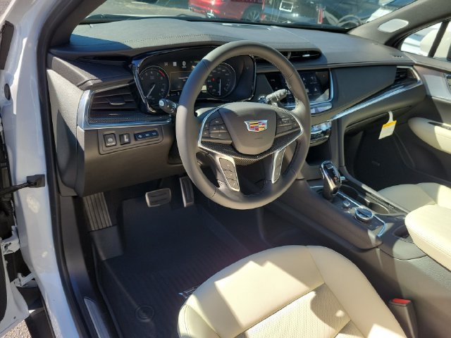 New 2026 Cadillac XT5 Sportv w/ LPO, Floor Liner Package AWD/4WD image 26