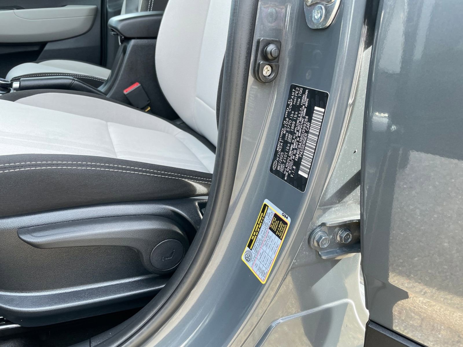 Used 2025 Hyundai Venue SEL image 30