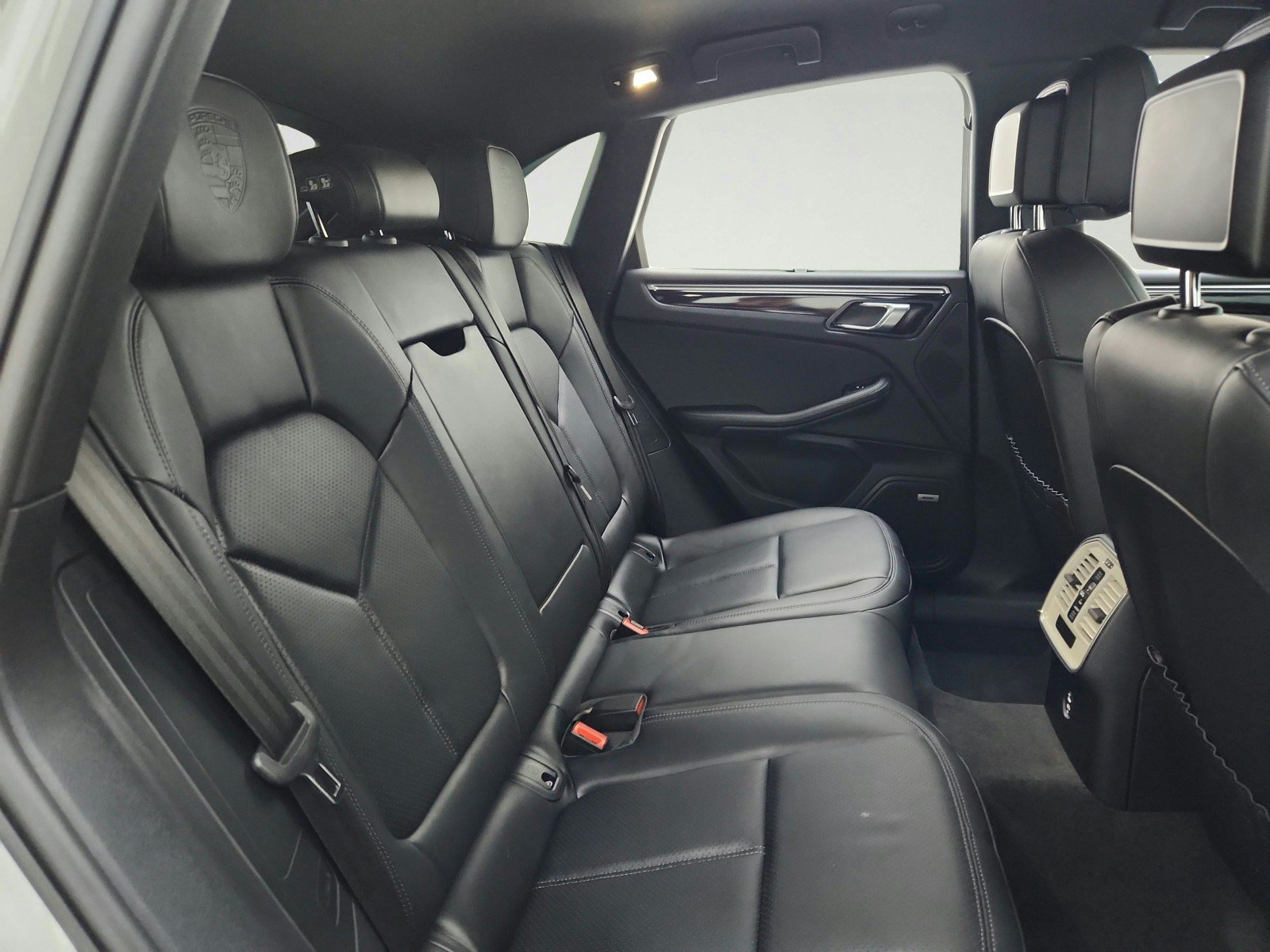 Used 2024 Porsche Macan S AWD/4WD image 30