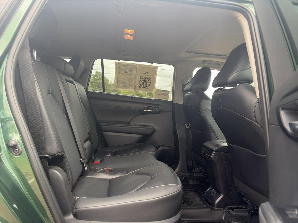 Certified 2025 Toyota Highlander XLE image 18