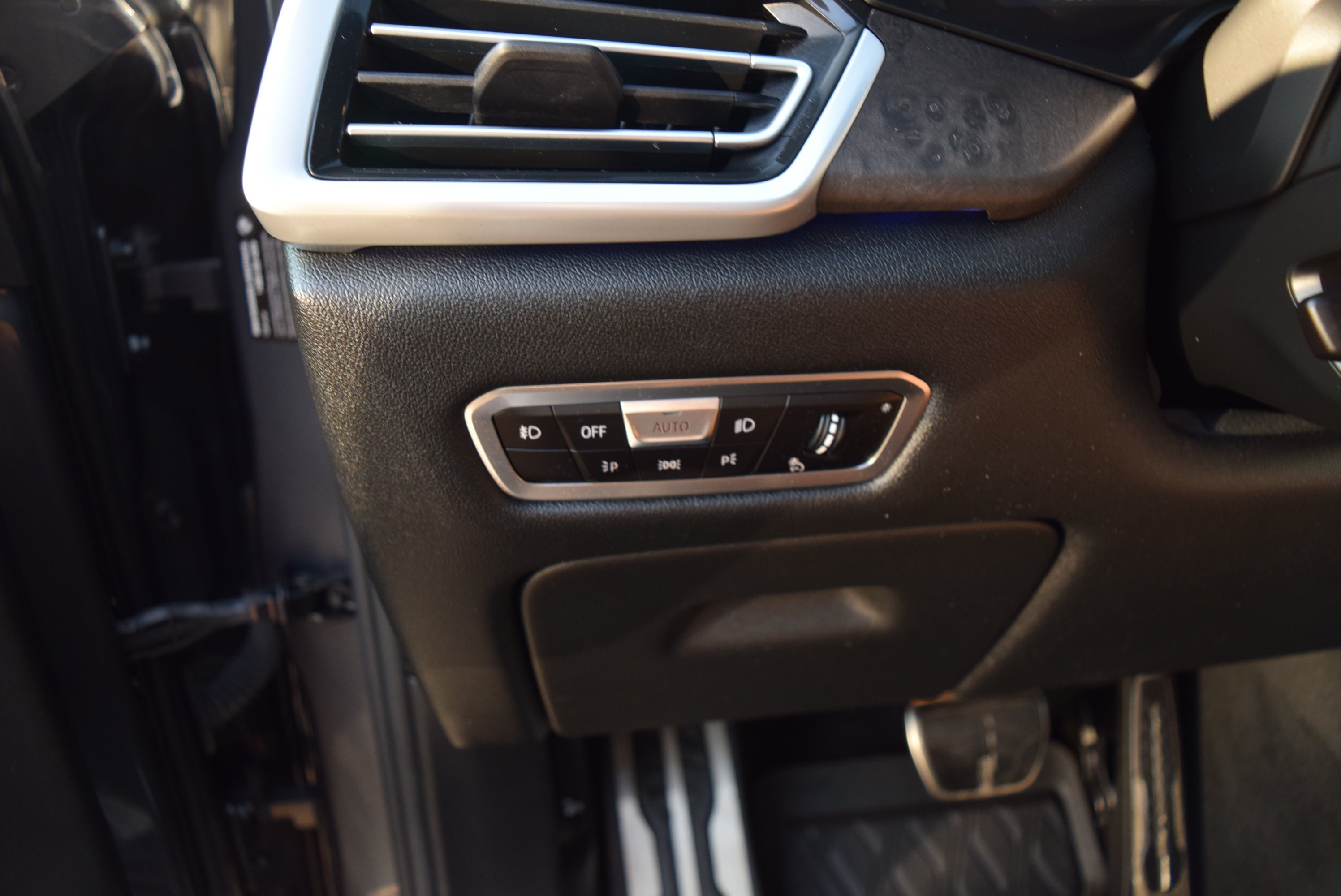 Used 2021 BMW X5 xDrive40i w/ M Sport Package AWD/4WD image 12