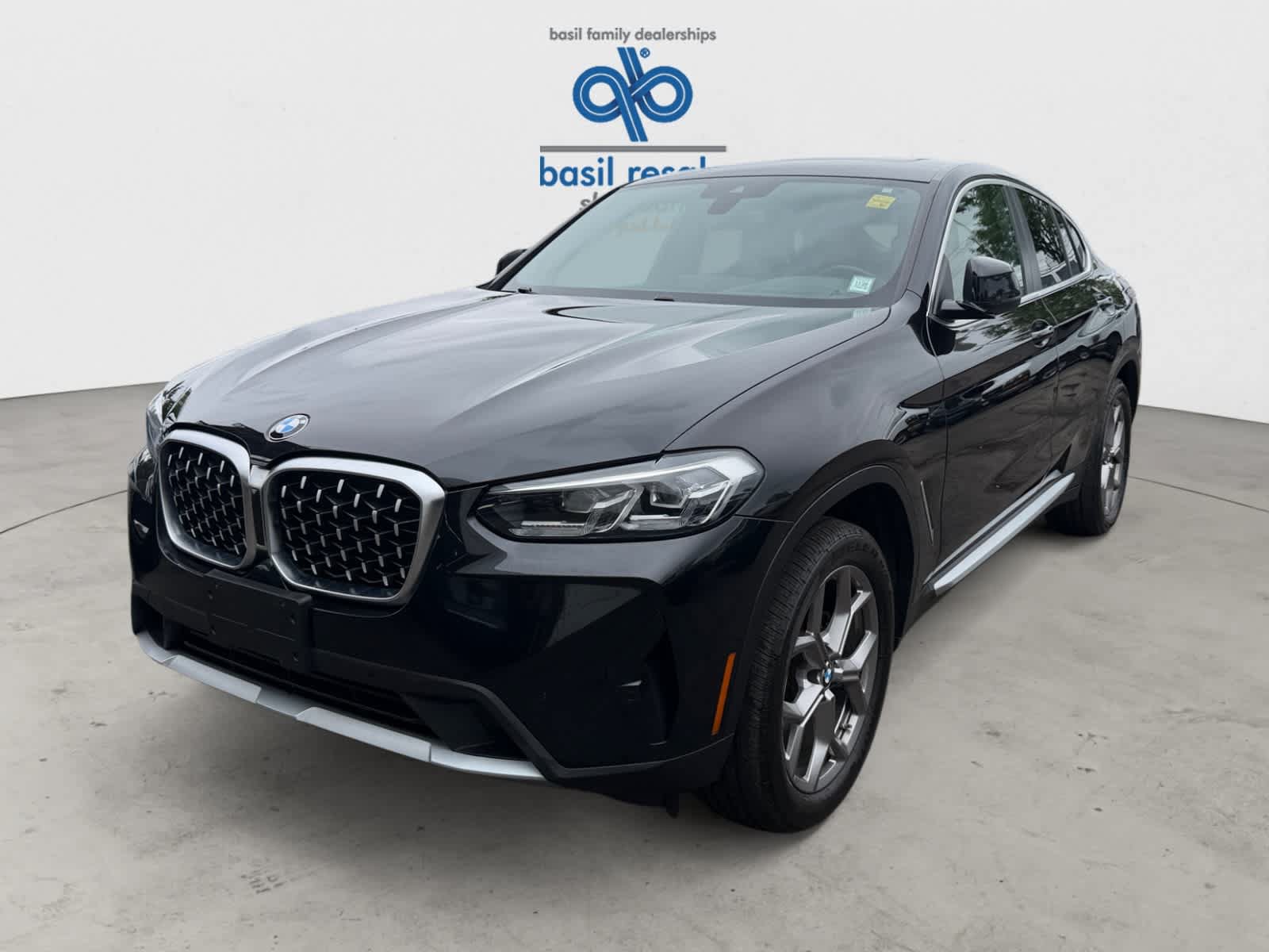 Used 2022 BMW X4 xDrive30i w/ Premium Package AWD/4WD image 2