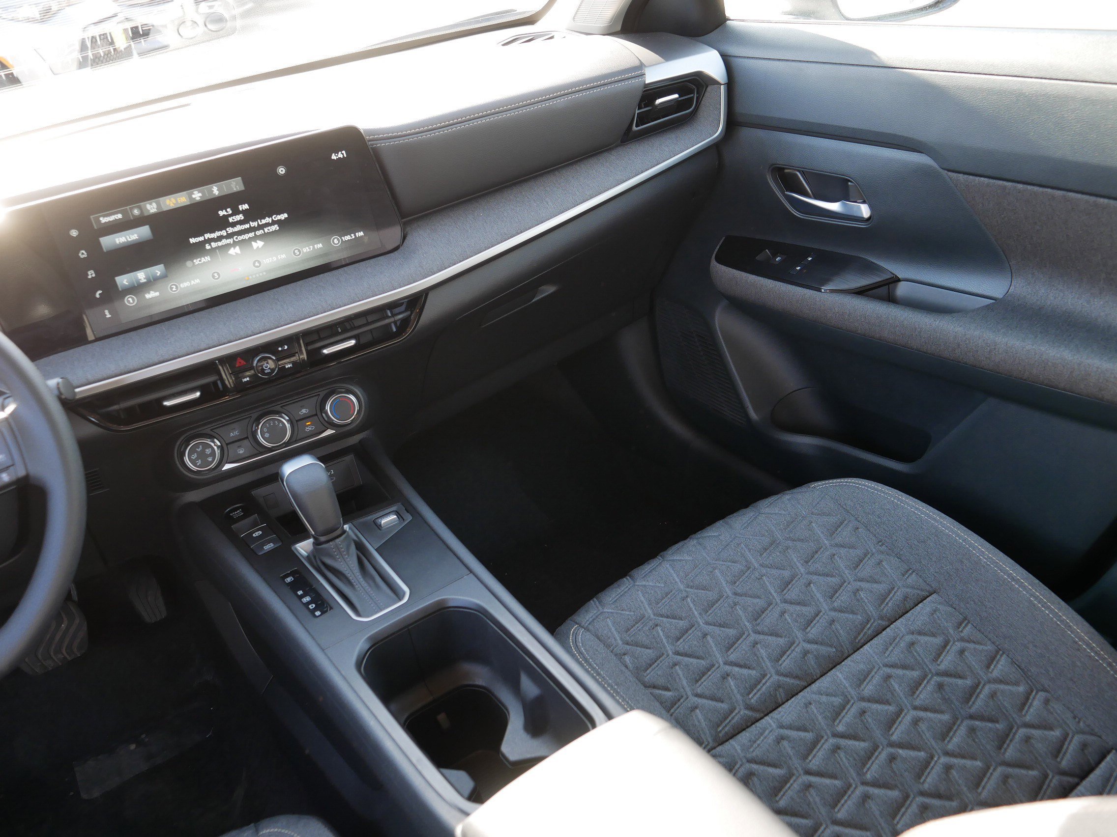 Certified 2025 Nissan Kicks SV image 11