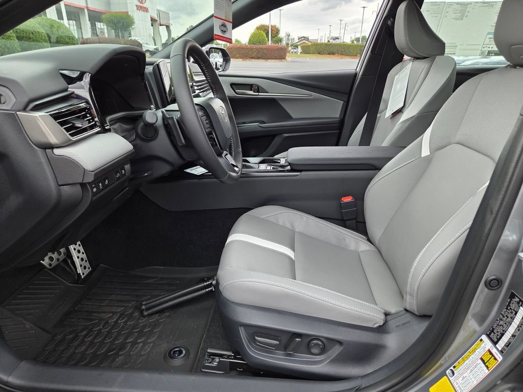 New 2026 Toyota Camry SE FWD image 5