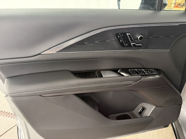 Used 2025 Cadillac Lyriq Luxury RWD image 8