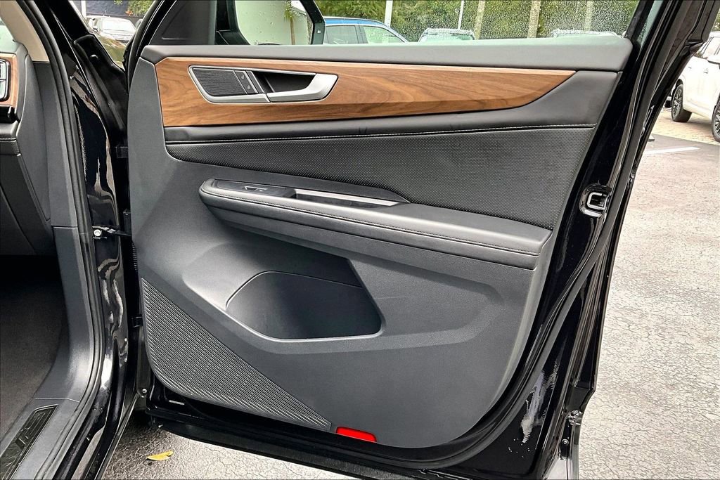 Used 2024 Volkswagen Atlas SE image 28