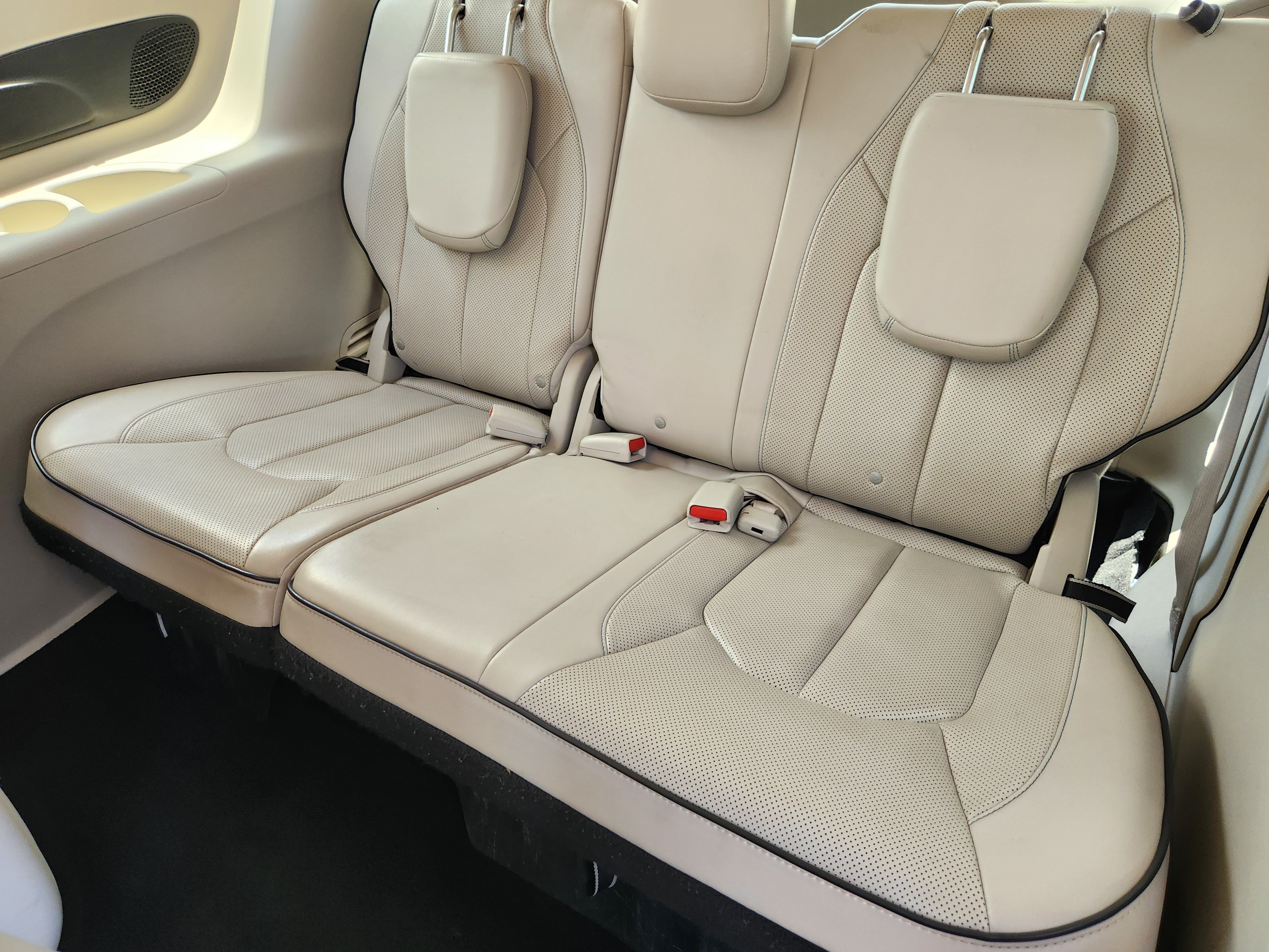 Used 2020 Chrysler Pacifica Limited w/ Advanced Safetytec Group FWD image 22