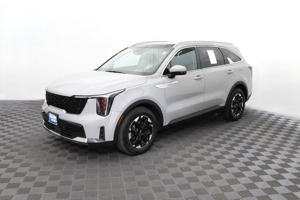 Used 2024 Kia Sorento S w/ Panoramic Sunroof Package FWD image 3
