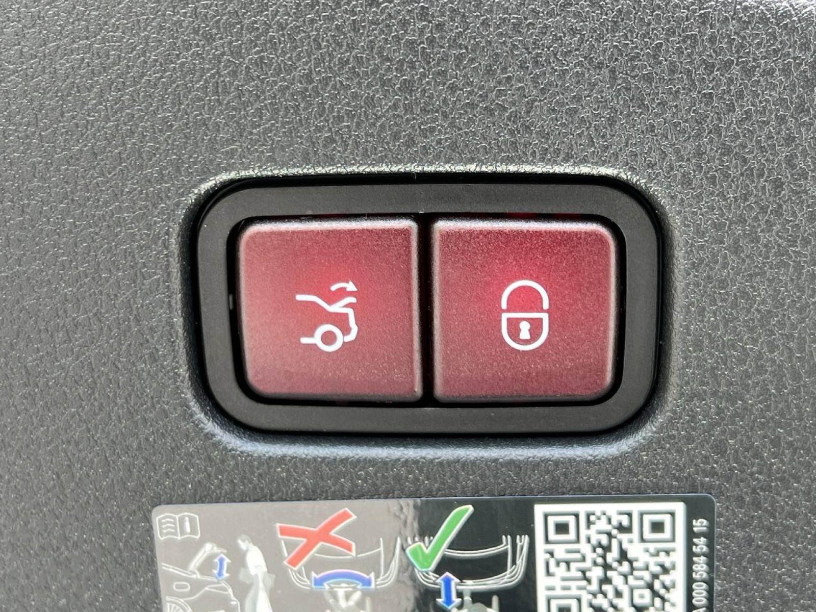 New 2025 Mercedes-Benz CLE 300 4MATIC Coupe image 25