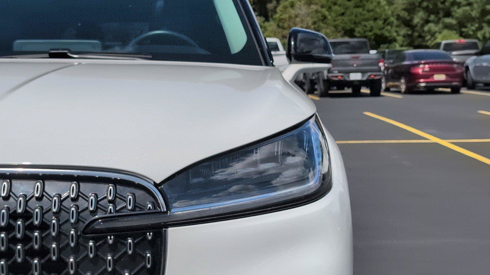Used 2025 Lincoln Aviator AWD image 12
