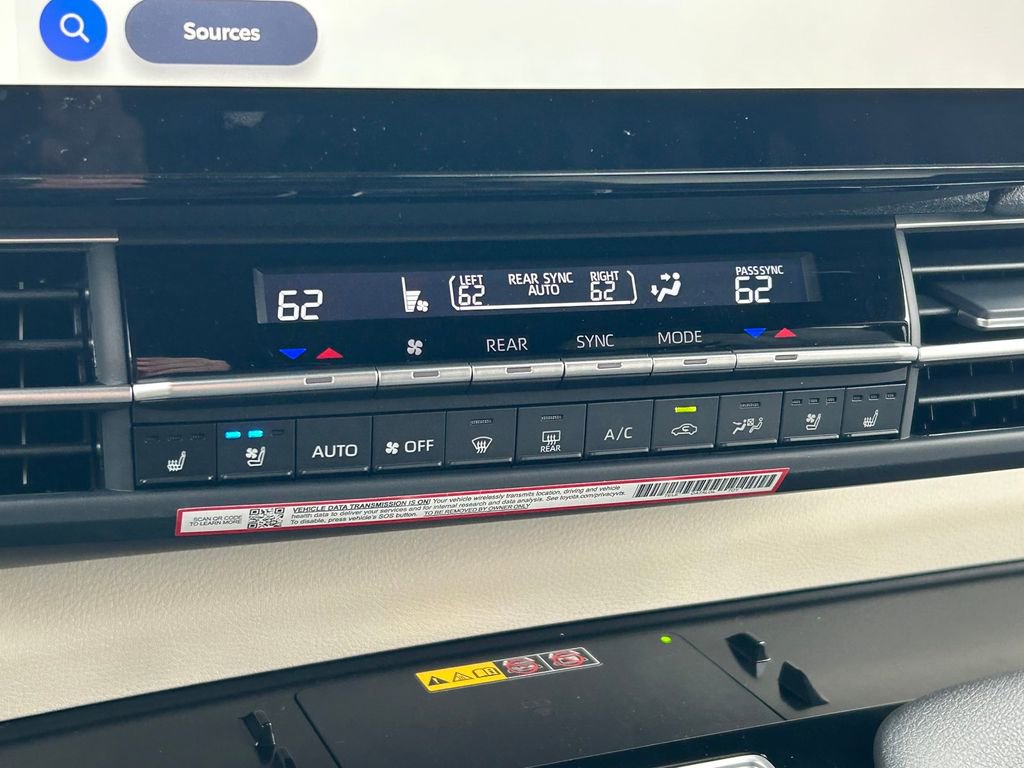 Used 2026 Toyota Sienna Limited image 40