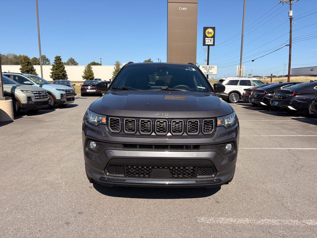 Used 2024 Jeep Compass Latitude w/ Convenience Group AWD/4WD image 2