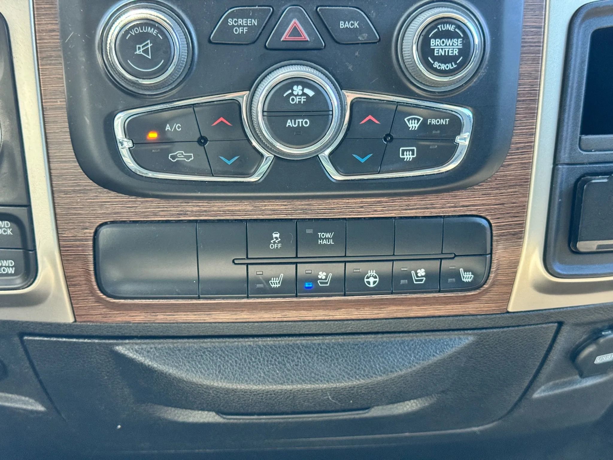 Used 2017 RAM 1500 Laramie image 27