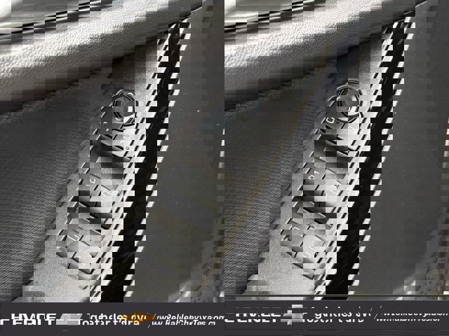 Used 2025 Chevrolet Equinox LT FWD image 28