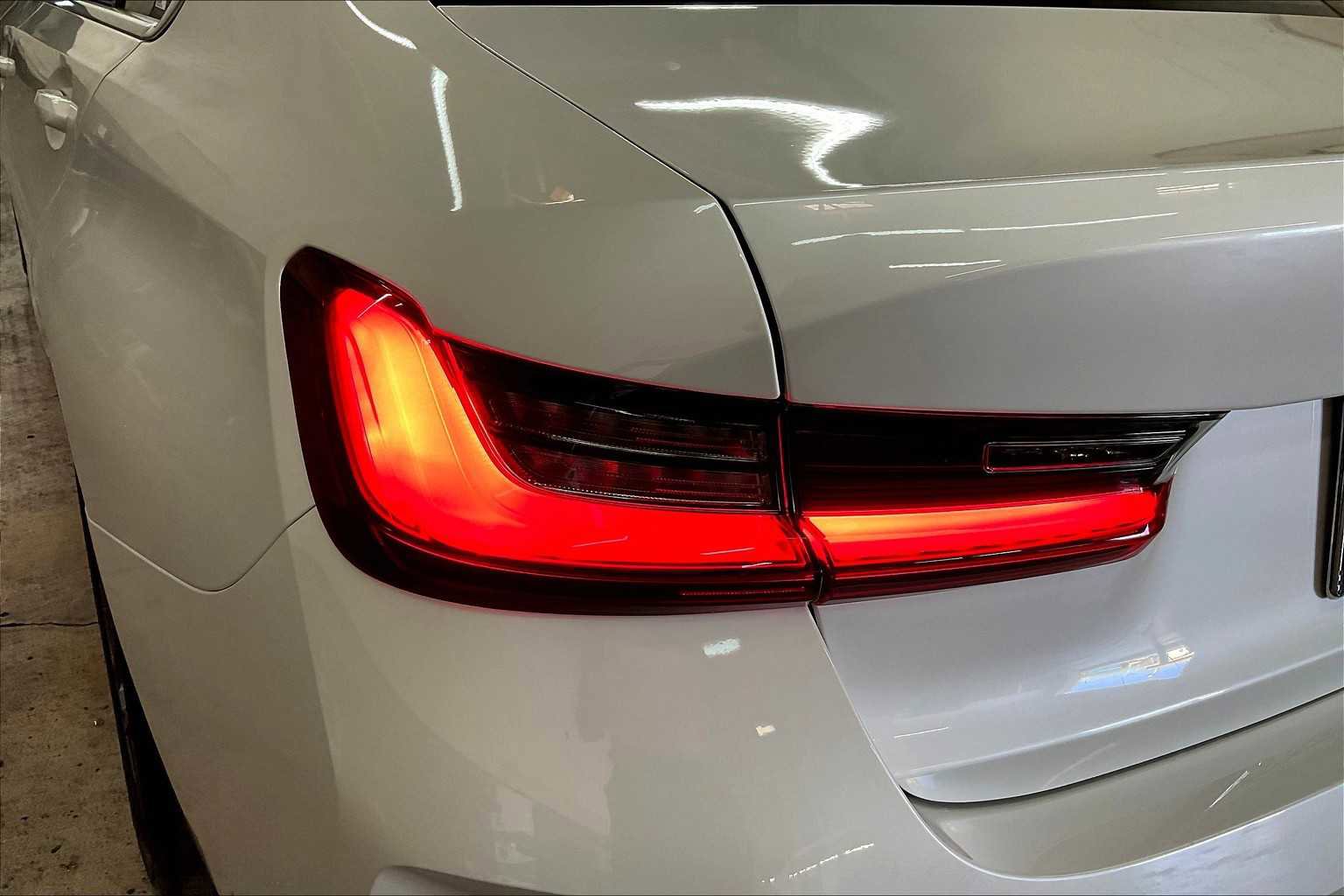 Used 2025 BMW 330i Sedan w/ Premium Package image 32