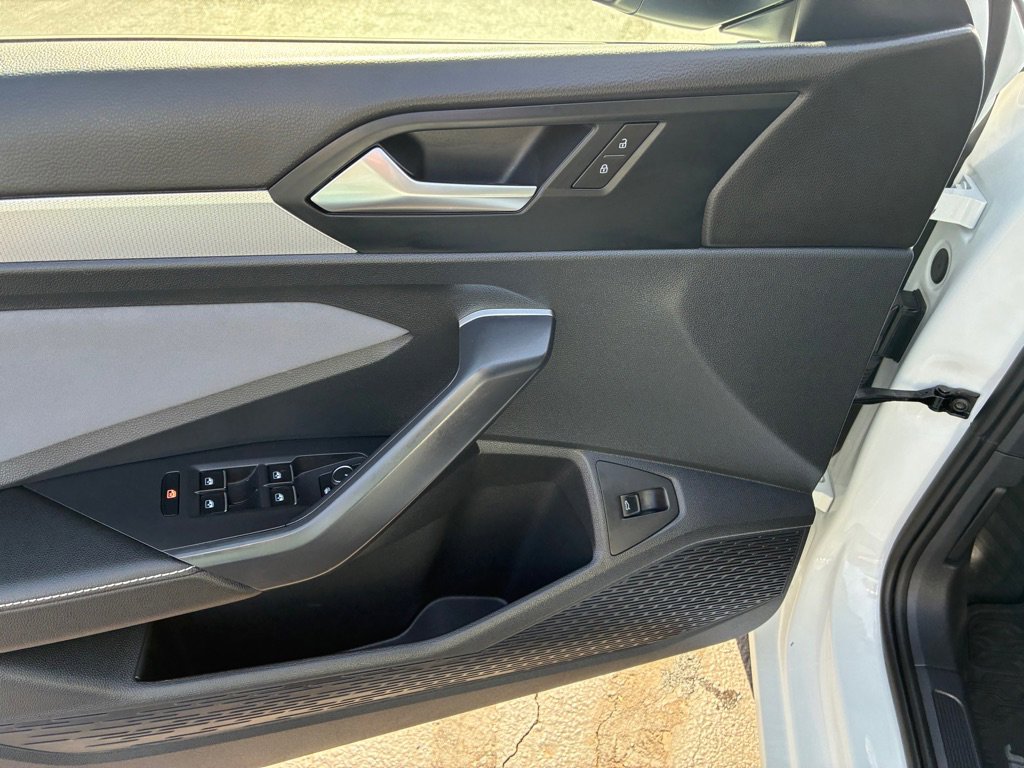 Used 2025 Volkswagen Jetta SE w/ Sunroof Package image 34