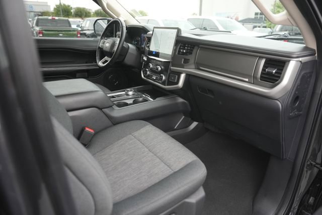 Used 2023 Ford Expedition XLT image 19