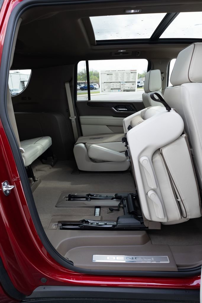 New 2026 GMC Yukon XL Denali w/ Sun & Power Step Package AWD/4WD image 31
