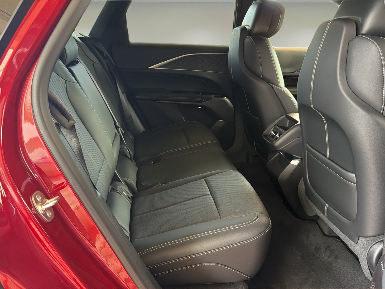 Certified 2025 Cadillac Lyriq Luxury RWD image 17