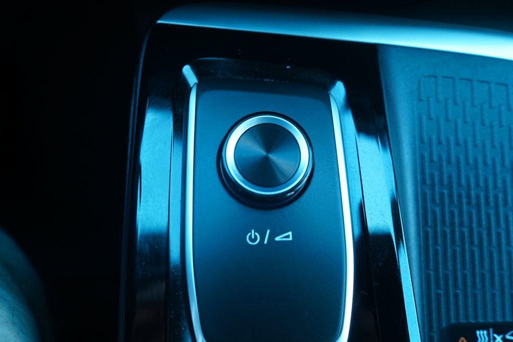 Used 2025 Buick Enclave Preferred AWD/4WD image 40