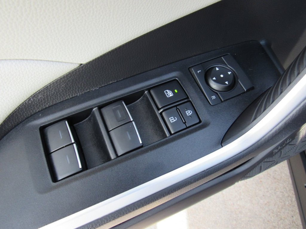 Used 2025 Toyota RAV4 XLE FWD image 13