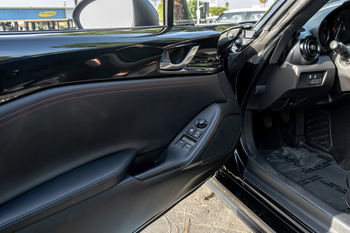 Used 2016 MAZDA MX-5 Miata Club RWD image 12