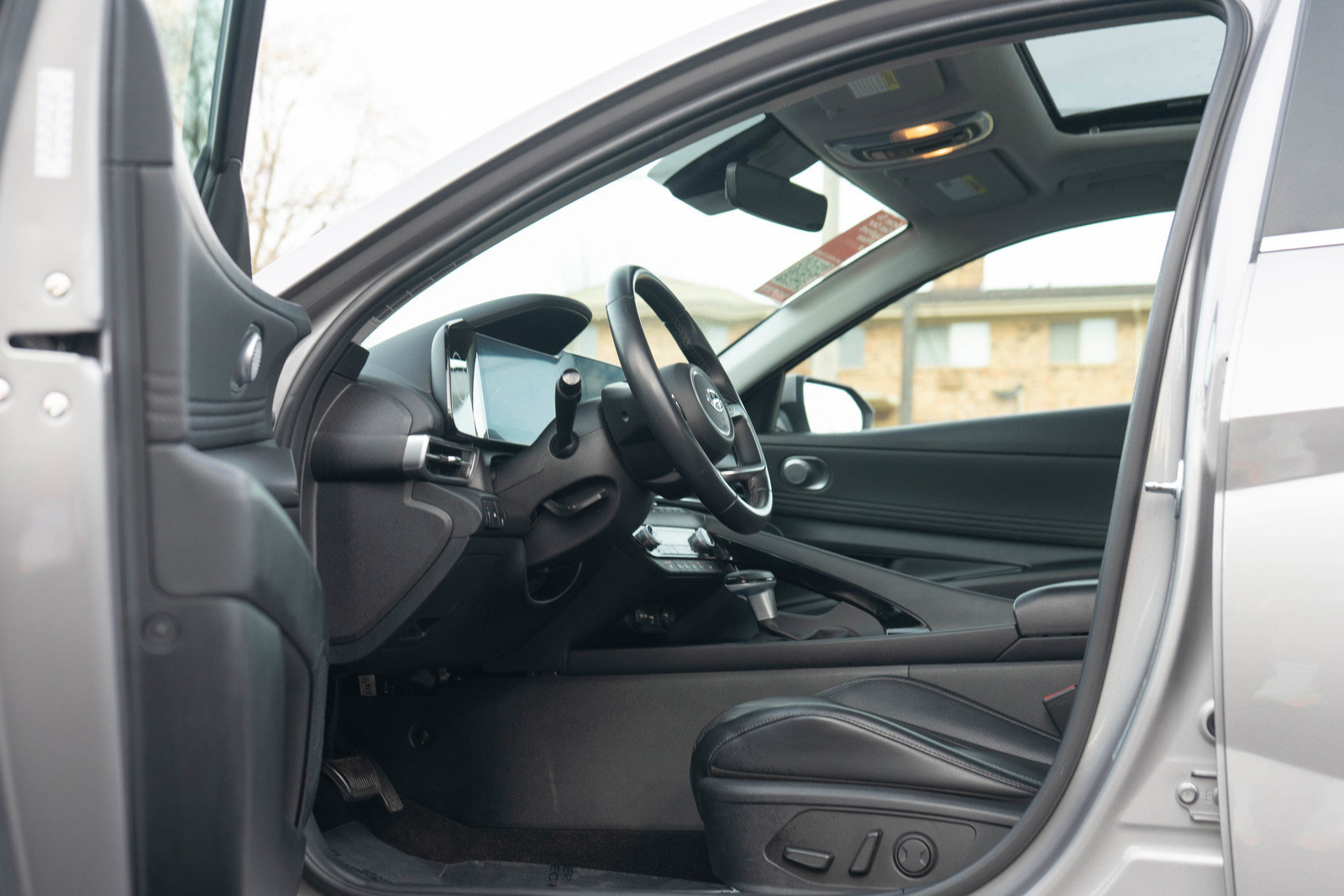 Used 2023 Hyundai Elantra Limited image 11