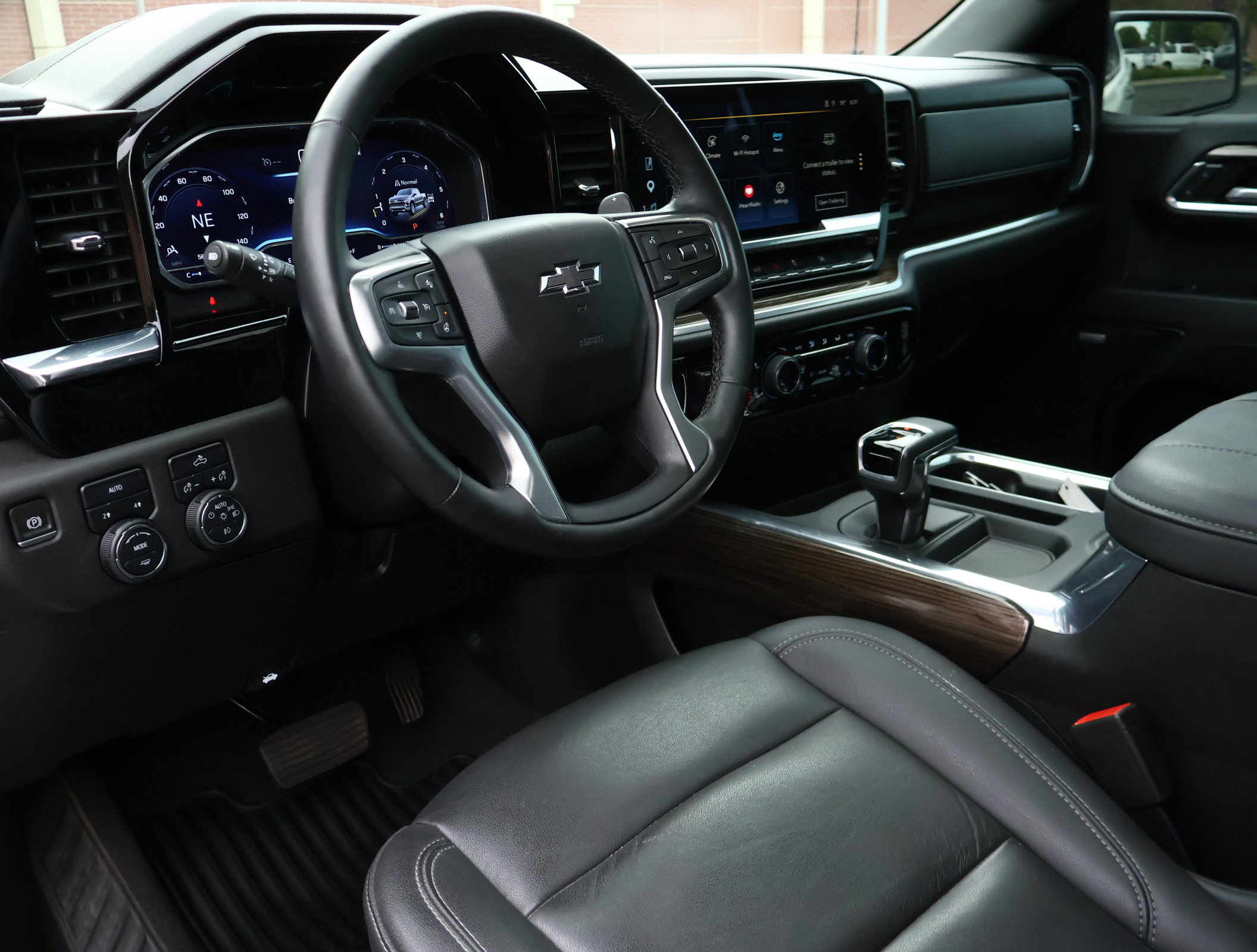 Used 2023 Chevrolet Silverado 1500 RST w/ Redline Edition AWD/4WD image 3
