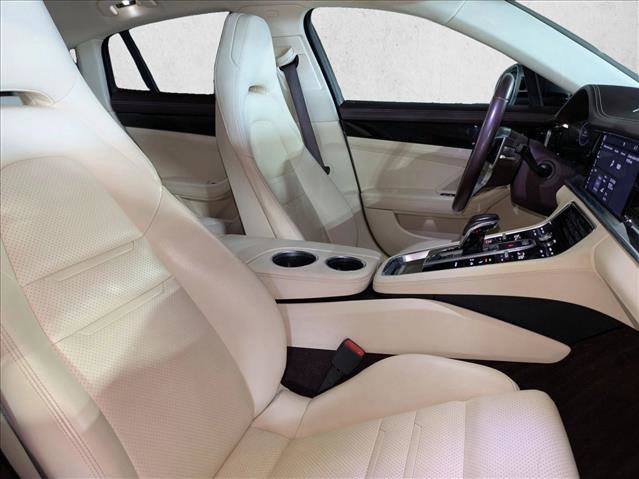 Used 2020 Porsche Panamera image 22