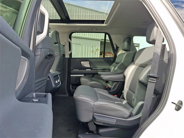 Used 2025 Ford Expedition Active image 11