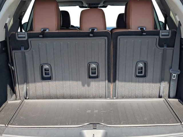 New 2026 Nissan Pathfinder Platinum FWD image 20