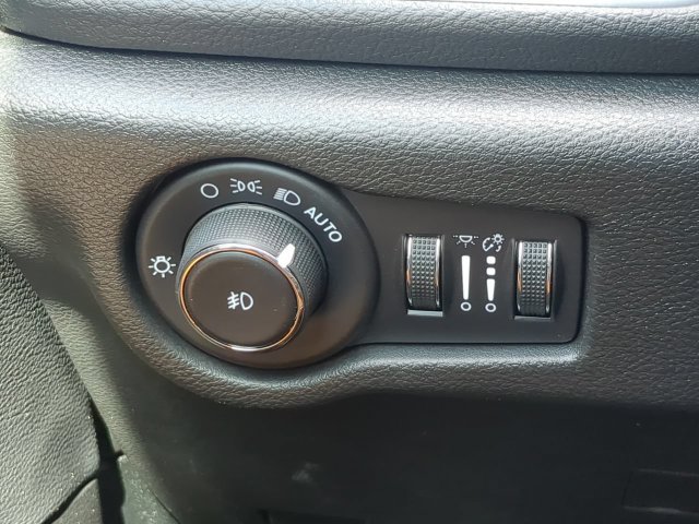 Used 2023 Chrysler Pacifica Pinnacle FWD image 30