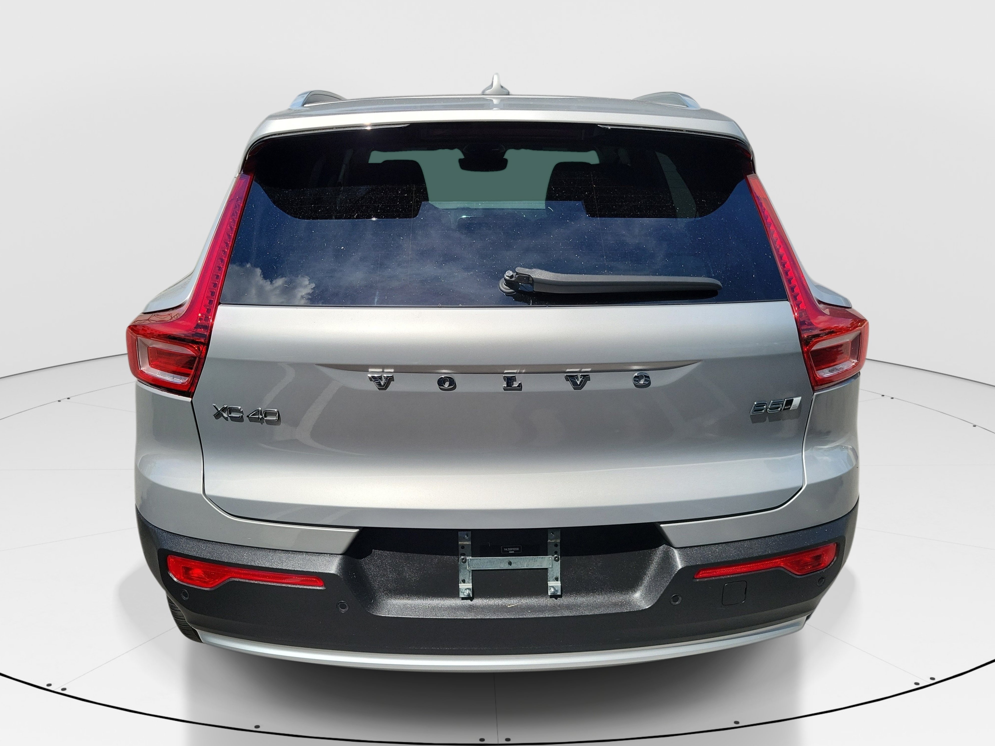 Used 2023 Volvo XC40 B5 Plus w/ Driver Assist Package AWD/4WD image 5