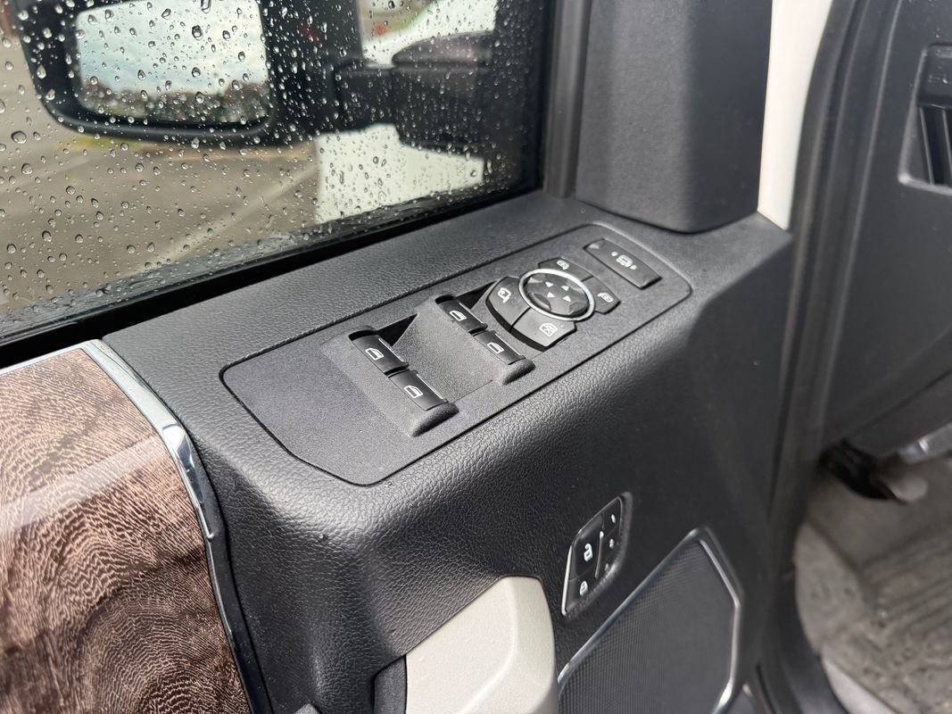 Used 2019 Ford F250 Lariat w/ Chrome Package image 21